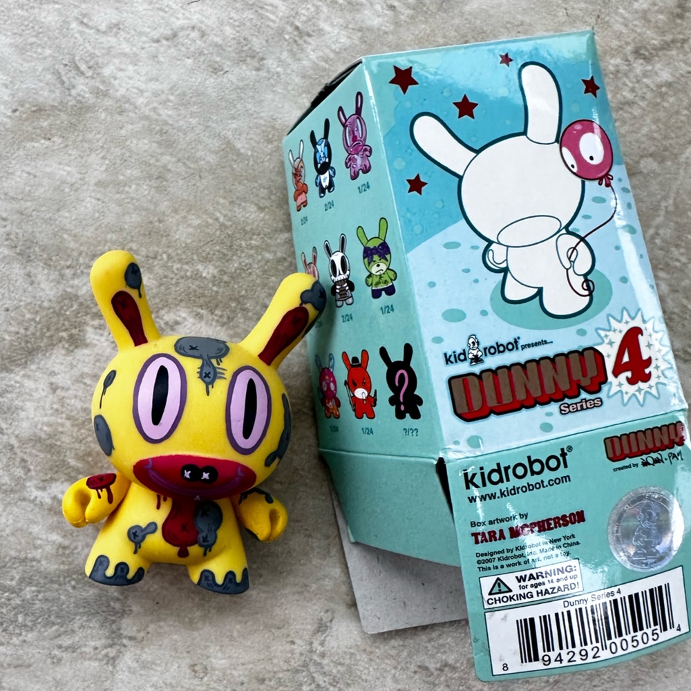 Dunny Series 4 Gary Baseman art vinyl figure 3”